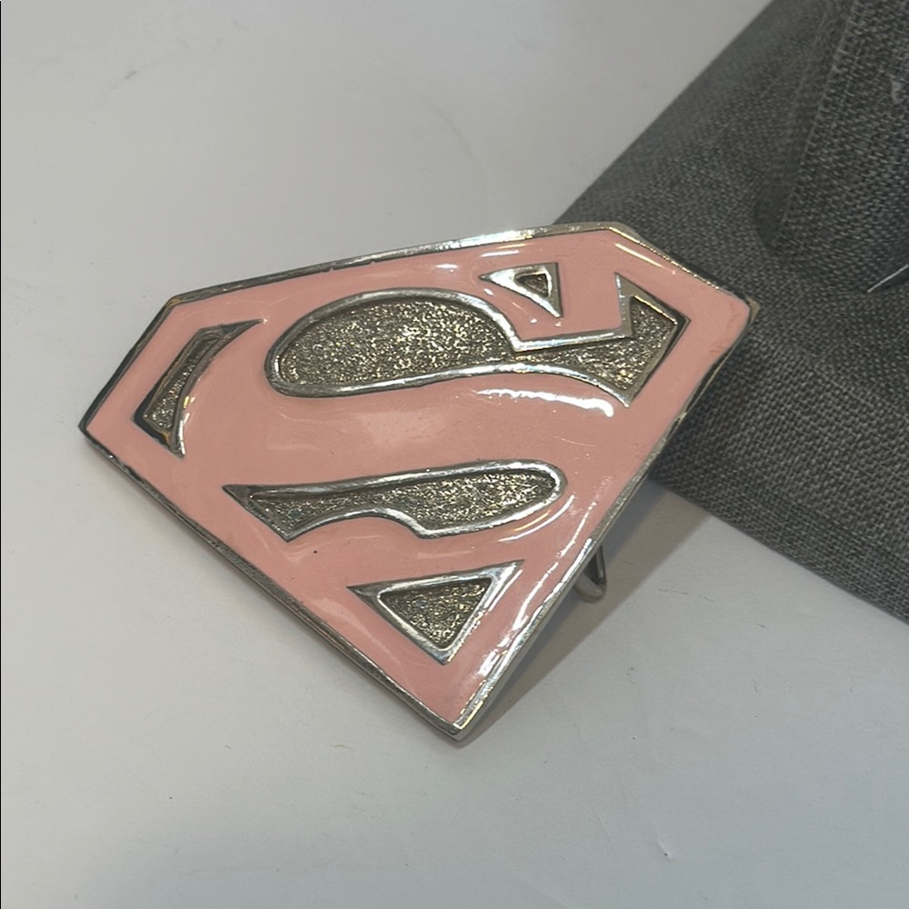 SUPERMAN PINK AND SILVER BELT BUCKLE